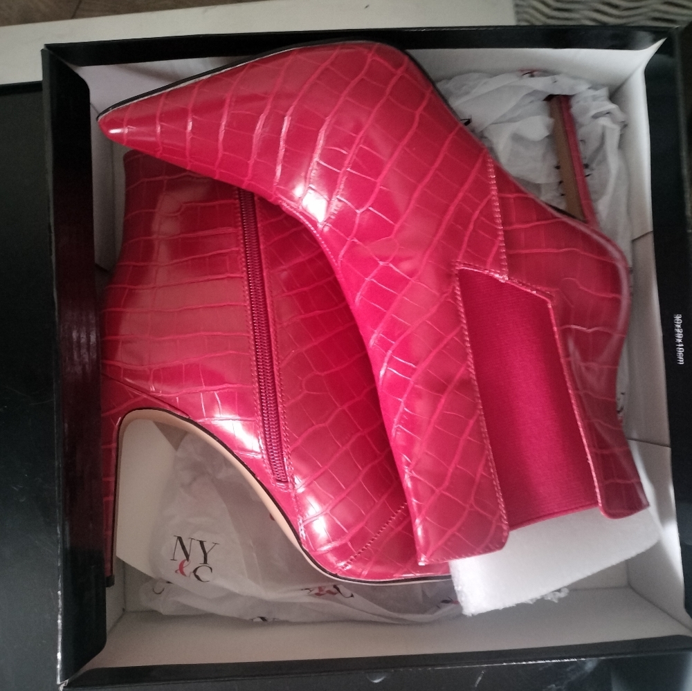 NWT Booties